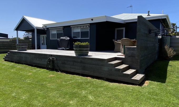 Port Fairy House | East Beach house. Sleeps 8 WiFi and pets