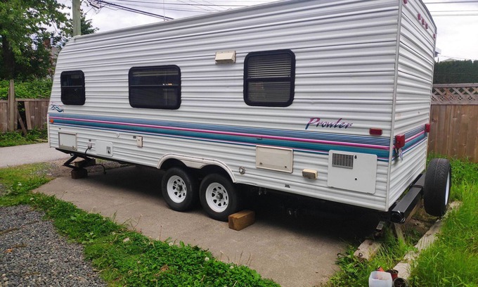 Burnaby House | East Burnaby RV trailer, close to amenities