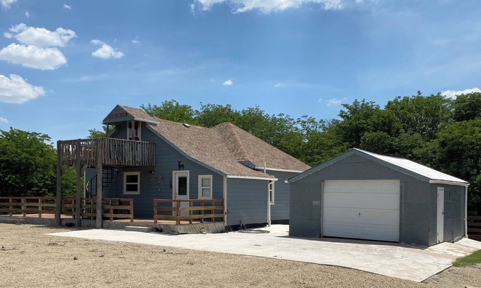 Graham County House | East Cabin 2 bedroom house in charming private rural setting