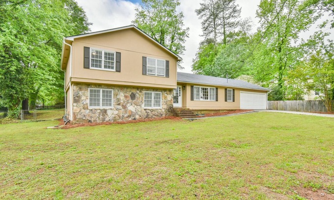 East Cobb House | East Cobb Newly Renovated Oasis! 10 min from the Battery and Sports Complex!