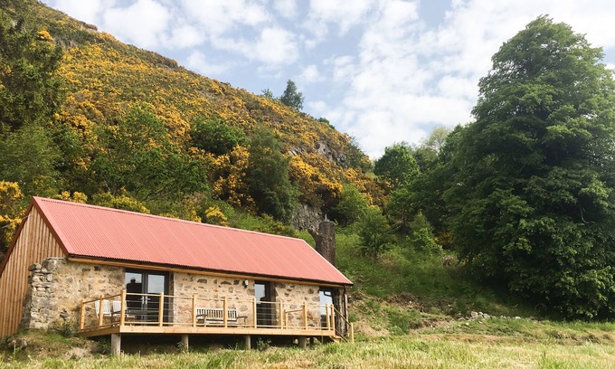 Glen Urquhart Cottage | EAST CRAIGDHU COW BYRE, with open fire in Beauly