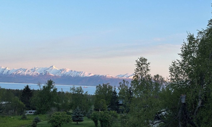 Homer Apartment | East End Swell - NEW- DOWNSTAIRS Retreat with Ocean, Mountain & Glacier Views