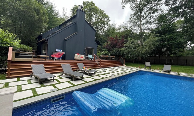 Springs House | EAST HAMPTON JEWELBOX: SALT WATER POOL, JACUZZI, SAUNA, OUTDOOR SHOWER!
