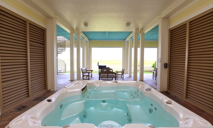 Beachtown House | East Island Villa - Beachfront Luxury Home in Beachtown!