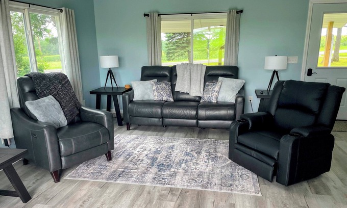 Castile House | East Lake Escape near beautiful, Letchworth State Park.