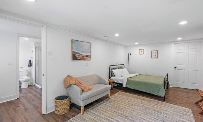 Nashville House | East Nashville's Magnolia: Peaceful oasis close to all the action of the city.