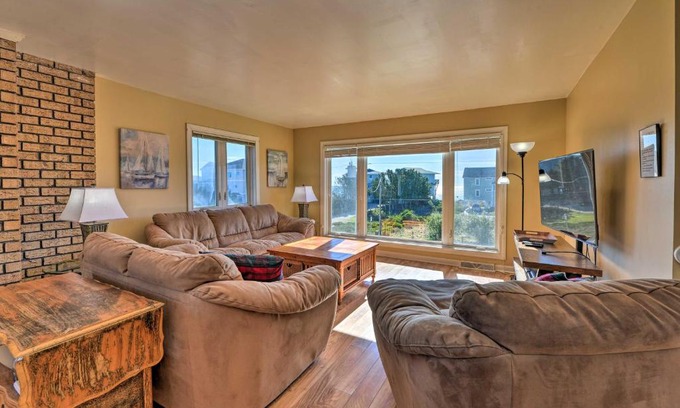 Emerald Isle Apartment | East of the Sun Beachside Apartment with Deck!