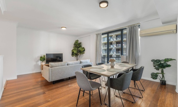 East Perth Apartment | East Perth 2 Bedroom modern apartment with pool gym and free parking undercover