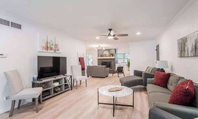 Wichita House | East Side Emerald -Fire Pit-Incredible Location-2K