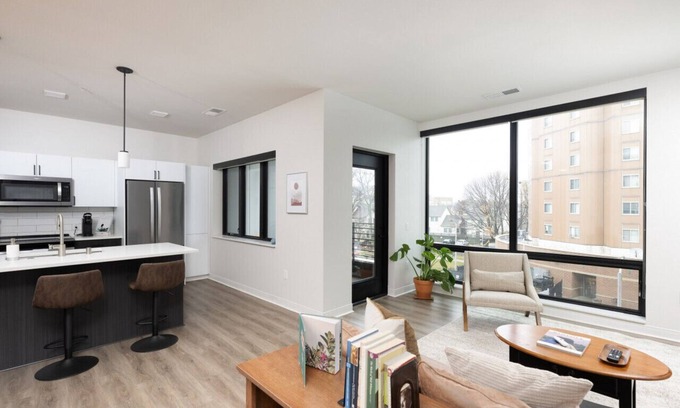 Lower East Side Apartment | East Side Luxury 1BR Apt - Near Brady St with Balcony and Lounge