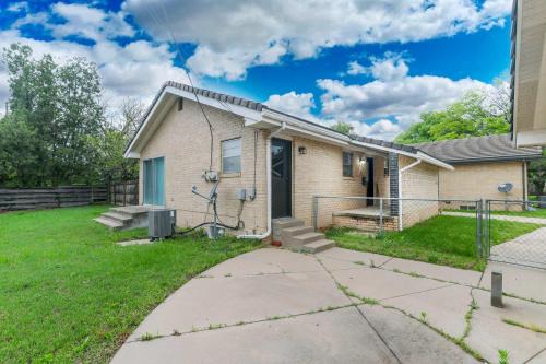 Wichita House | East Side Oasis 3BR 2 BA Coffee 5Min to Town East
