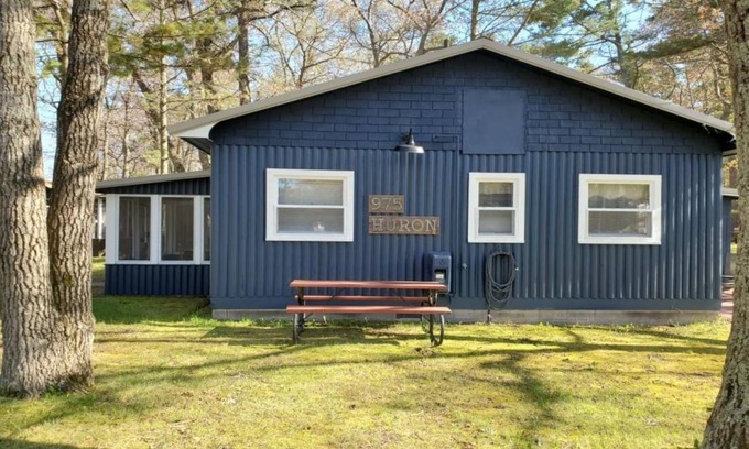 East Tawas House | East Tawas City - 3 Bedroom Rustic Cabin w/ Lake Huron Views (Poplar - Sleeps 6)