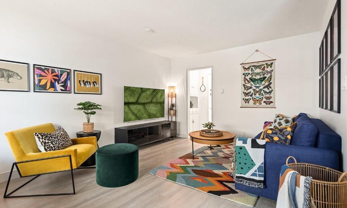 East Village Apartment | East Village Arts District, King Suite with Sofa Bed NRP23-01221