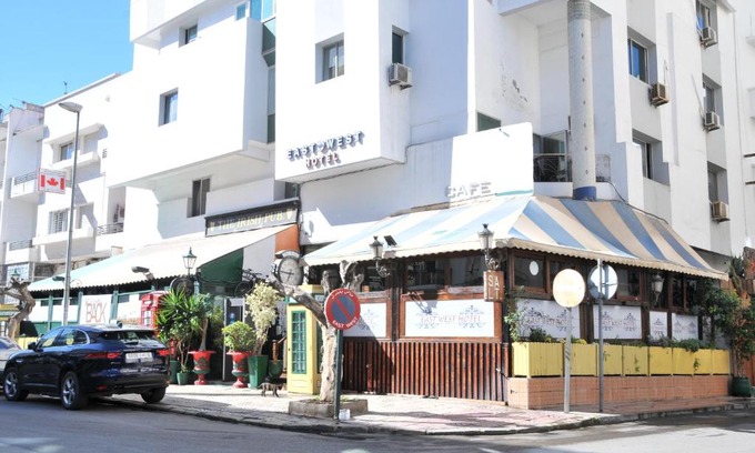 Gauthier Hotel | EAST WEST HOTEL