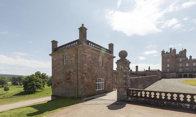 Thornhill House | East Wing