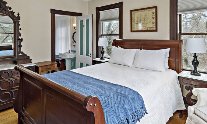 Eastham Apartment | Eastham Carriage House Retreat - The Captain's Room