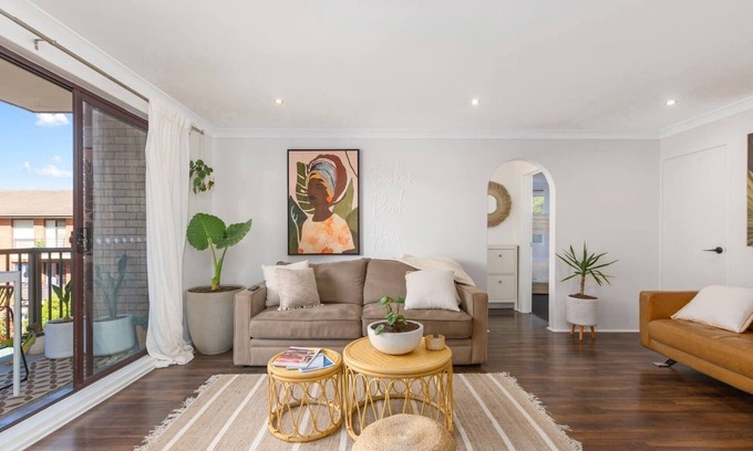 Wollongong CBD Apartment | Eastons Escape Light filled and Centrally Located
