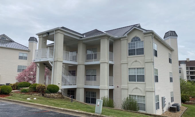 Table Rock Condo | EastRidge Hideaway ~ Remodeled 2 bed 2 bath Walk-in Condo