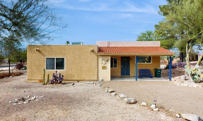 Tucson House | Eastside casita with free WiFi, central AC, private W/D, and kitchenette