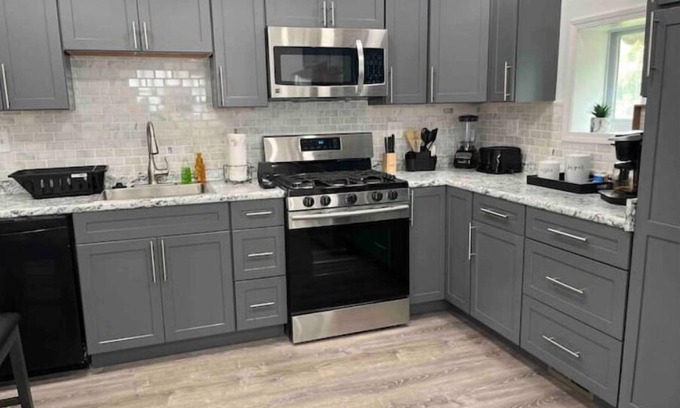 Lincoln-Lemington-Belmar House | Eastside urban rental has pool, free parking & sleeps up to 6!