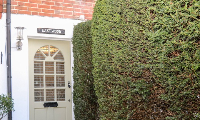 Maresfield House | EASTWOOD, romantic, character holiday cottage in Maresfield