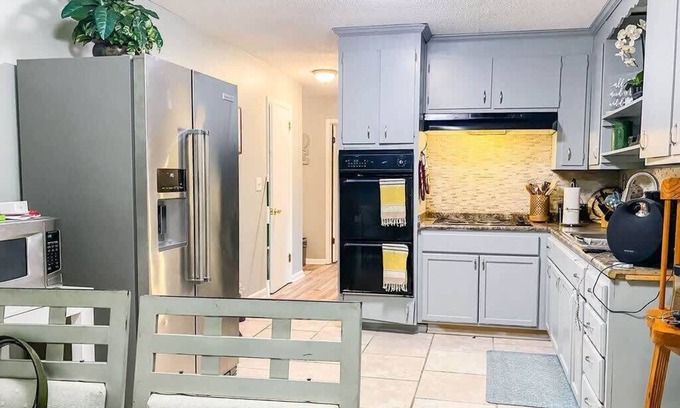 Normal House | Easy Access to Downtown - The Blue Spring Oasis