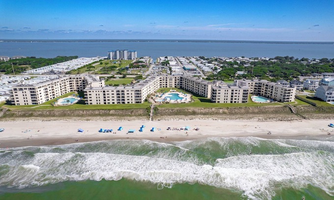 Indian Beach Condo | Easy Breezy-Oceanfront 1st floor condo in Fun-Filled Summer Winds Resort!