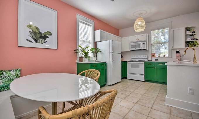 Seagrove Beach House | Easy Walk to Seagrove Beach: 'Beverly Bungalow'