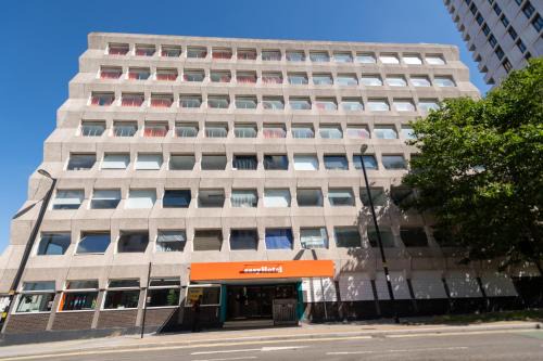 Fairfield Hotel | easyHotel Croydon