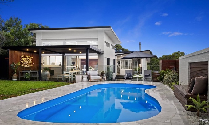 Killcare Heights House | Eau De Vie @ Killcare - Boutique home close to Killcare Beach, Bouddi National Park and Killcare Village.