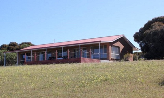 Dalrymple House | Ebb N Flow Beach House - Rural Feel, Sea Views, Dog friendly