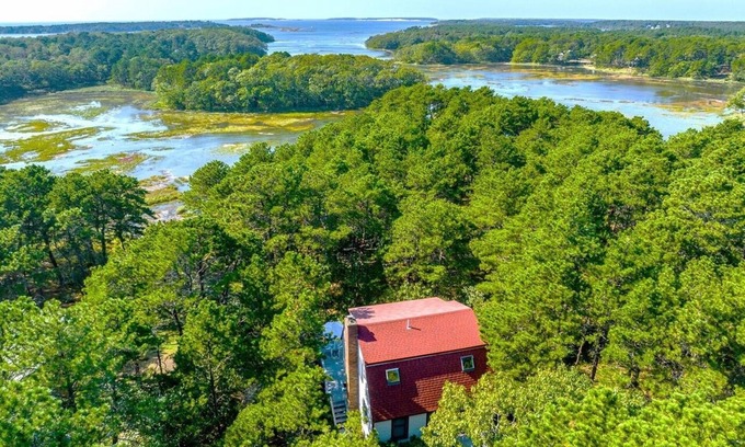 Wellfleet House | Ebb Tide~3b/2b and dog friendly for 2-10