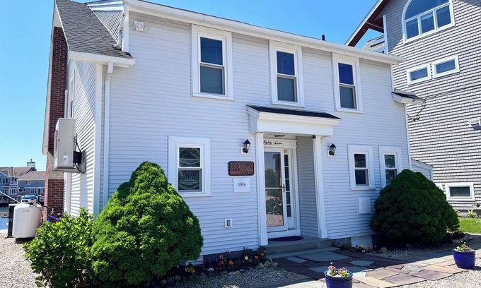 Groton Long Point House | Ebb Tide Cottage GLP 4BR Waterfront Beach house