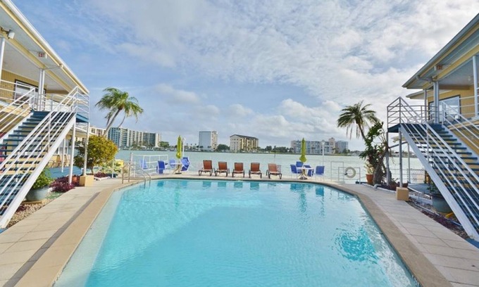 Bay Esplanade Hotel | Ebb Tide
