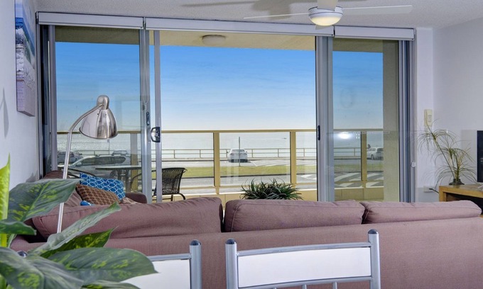 Forster Apartment | Ebbtide 2 - On Main Beach!