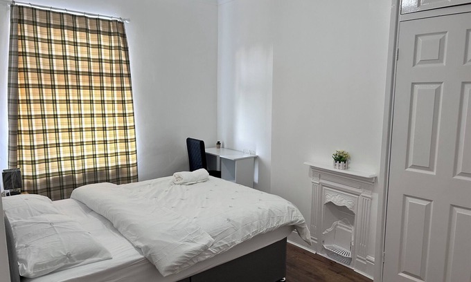 Manchester House | Ebony Immaculate Place