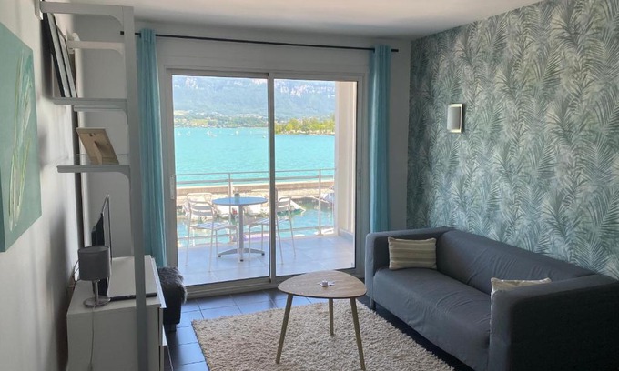 Le Bourget-du-Lac Apartment | ECHAPPEE BELLE AU BORD DU LAC