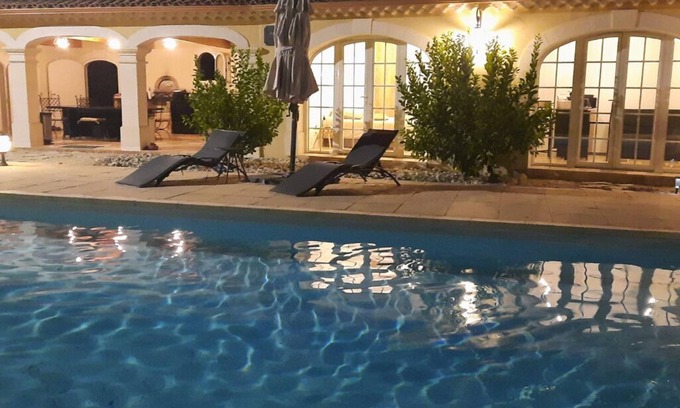 Rochegude Villa | Echappée en ProvencenVilla with 2 apartments around a swimming pool.