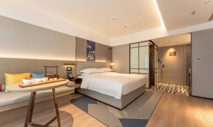 Jiang Han Hotel | ECHENG Hotel, Jianghan Road Pedestrian Street, Wuhan River Beach