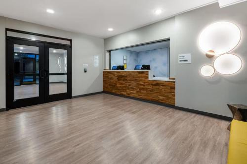 Phoenix Hotel | ECHO Suites Extended Stay by Wyndham Phoenix-Peoria/Glendale
