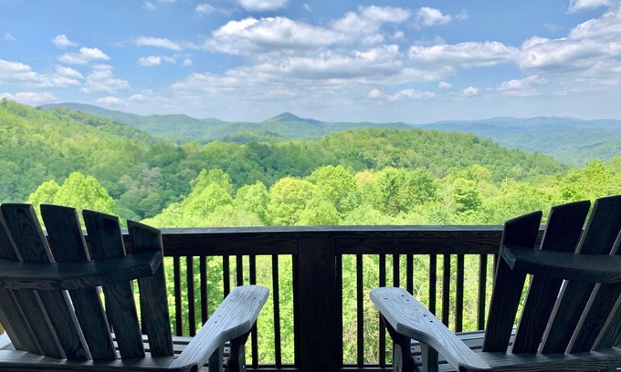 Banner Elk Condo | Echota on the Ridge-Peak Oct. leaf viewing weeks available. No steps.