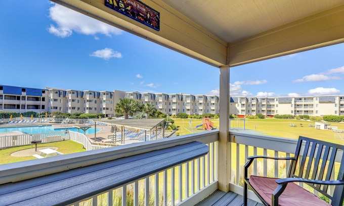 Morehead City Condo | Eclectic Atlantic Beach Condo w/Amenity Access!