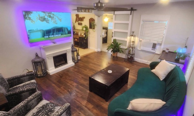 River Run House | Eclectic Bungalow, Charming 2-bdrm house in superb Fort Lauderdale with Pool