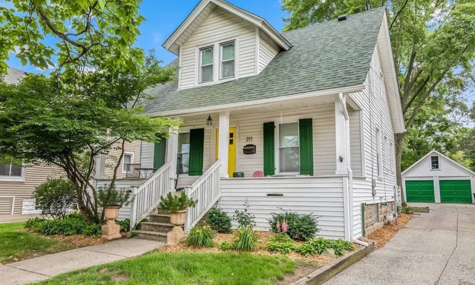 Royal Oak House | Eclectic Bungalow in the Heart of Royal Oak