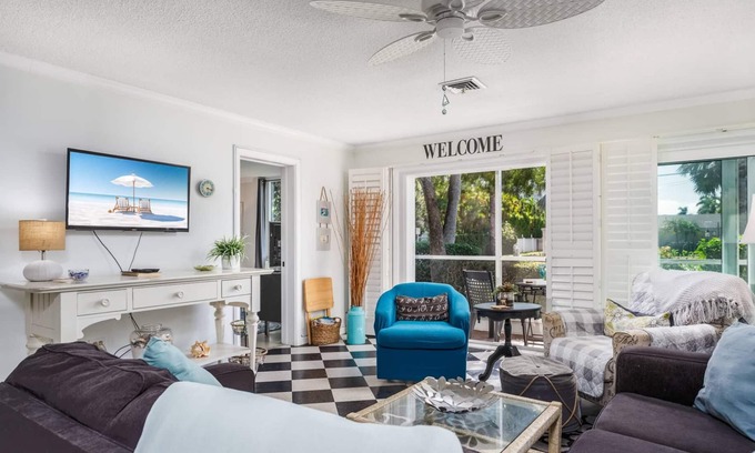 Saint Armands Key Condo | Eclectic Cottage Condo Steps to Lido Beach & St. Armand's, Heated Pool, Spa, & Parking Included!