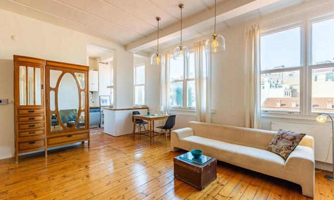Asmali Mescit Apartment | Eclectic Home near Galata Tower in Beyoglu