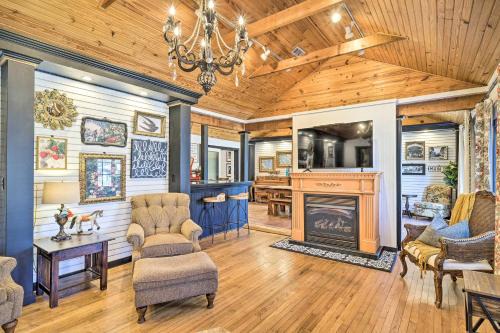 Eureka Springs Historic District House | Eclectic Osage Cottage in Historic District