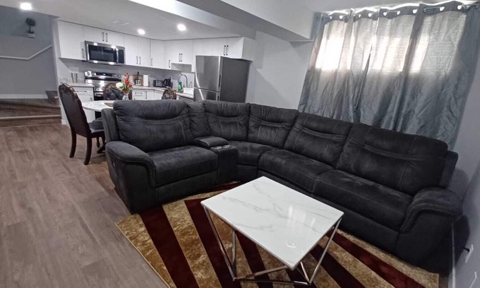 Saskatoon House | Eclectic Palace : Cozy 2 Bedroom basement Suite