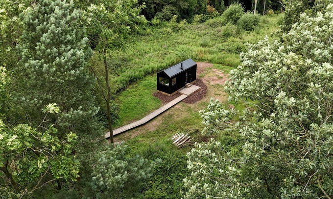 Tarporley Cabin | Eco Off-Grid Hideaway with Scenic Walks