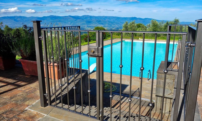 Castelnuovo dei Sabbioni Villa | Eco Villa in Chianti with private pool